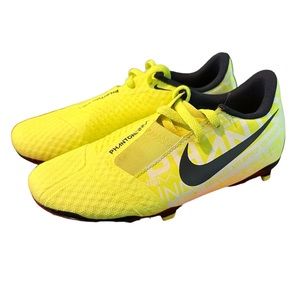 Nike youth soccer cleats yellow size 13c